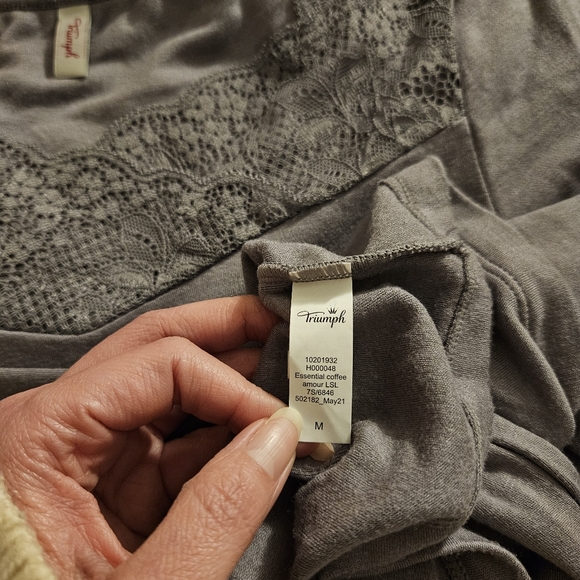 Triumph-Coffee Yarn Warm Series V-neck Top/Morning Gray - Picture 10 of 13